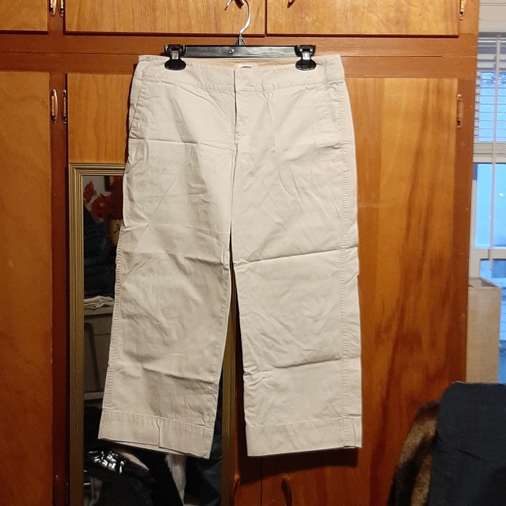 Old Navy womens capris khaki